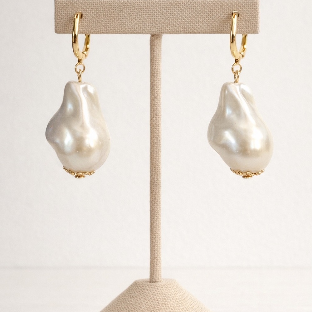 Elegant Gold and Pearl Drop Earrings